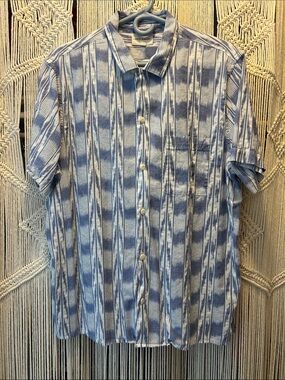 Lucky Brand Blue and White Short-Sleeve Patterned Button-Down Shirt